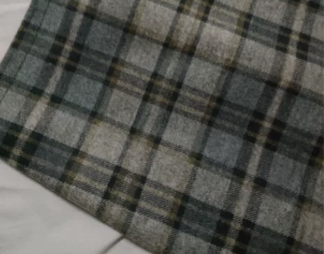 A字裙，颜色洋气，面料很舒服，均码。买到就...