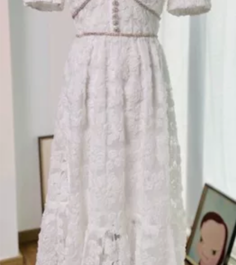 self-portrait 生日穿了一次没...