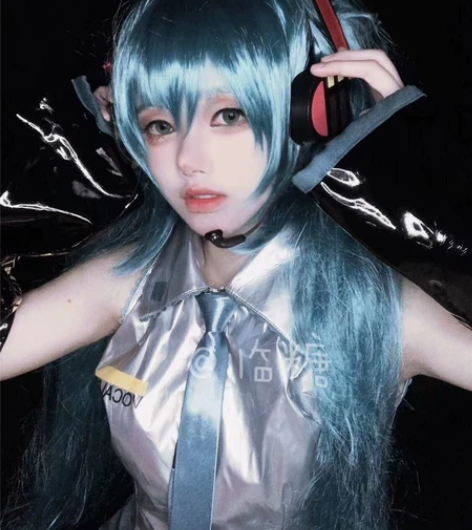 初音未来cos漆皮S码大全套 感兴趣的话点...