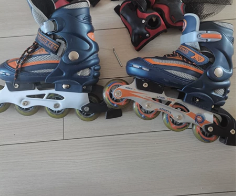 旱冰鞋，尺码可调，隆峰品牌，尺码39—42...