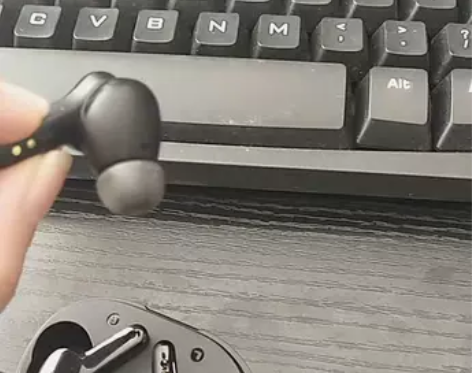 兰士顿耳机，淘宝旗舰店购买，现转让，无任何...