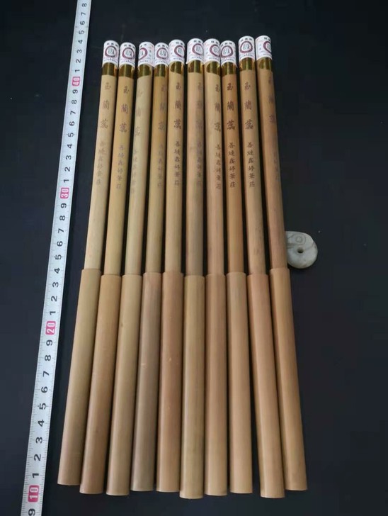 善琏鑫婷笔庄纯羊毫《玉蘭蕊》一支，竹子套管...