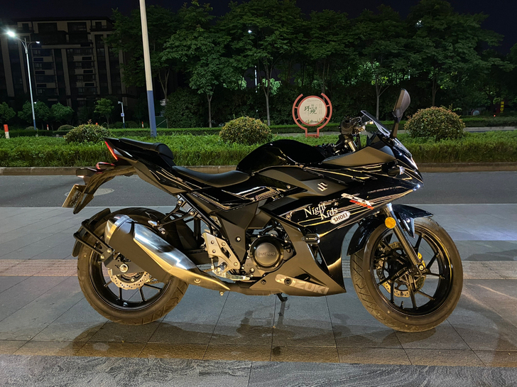 铃木GSX250 2021年6月上牌，10...
