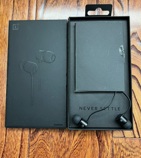 一加银耳2T耳机（黑色）几乎全新 二手物品...