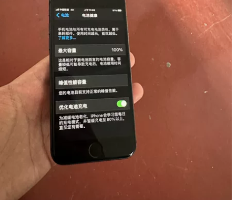 苹果8黑色国行64g 刚换了全新电池 电池...