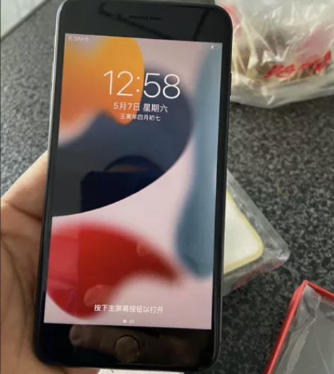 低价出苹果8Plus 64G  原装二手，...