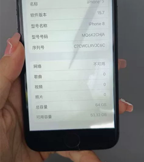 国行小8，成色还行，64G内存，屏幕有瑕疵...