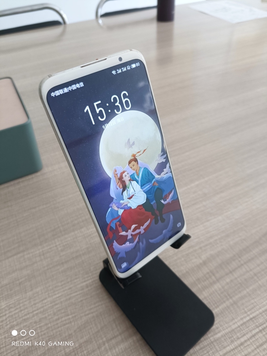 自用魅族16th。8+256的版本。没有贴...