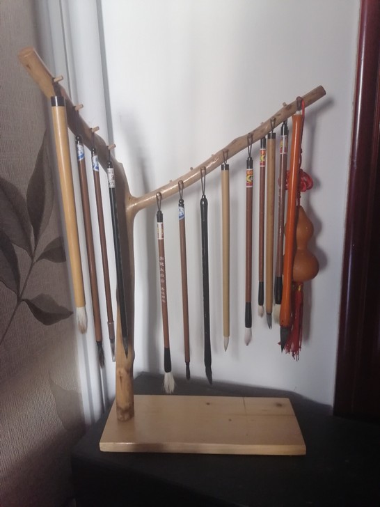 纯手工制作毛笔架，随型就势，质朴自然。不议...