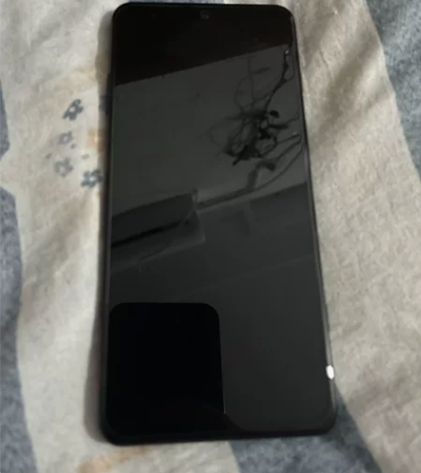 黑鲨5游戏手机。打游戏贼棒!自带升降肩键,...
