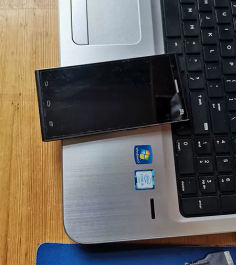 出一部中兴手机 可当老人机 可正常拍照片打...