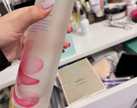 雅诗兰黛化妆水 一丢丢 盒子有条轻轻的道 ...
