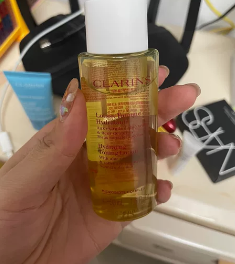 娇韵诗黄水化妆水50ml 保湿效果很好全新...