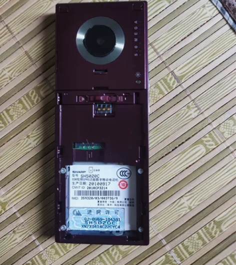 夏普5020c，带太阳能充电板的一款经典手...