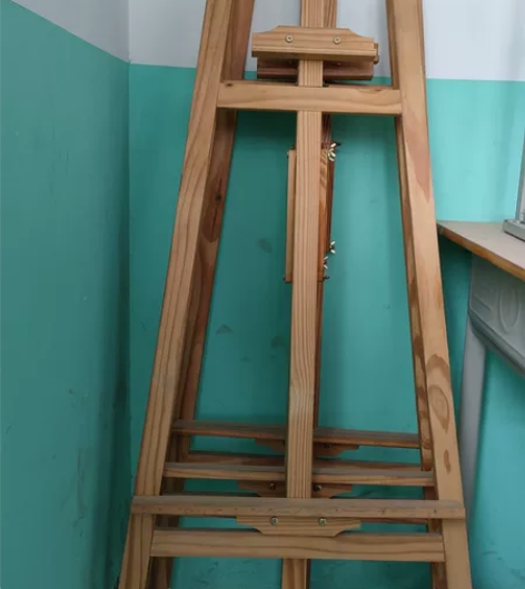 绘画班搬迁闲置画架＋画板 感兴趣的话点“我...