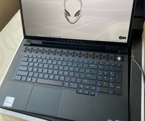 收Alienware m17 R2 外星人...