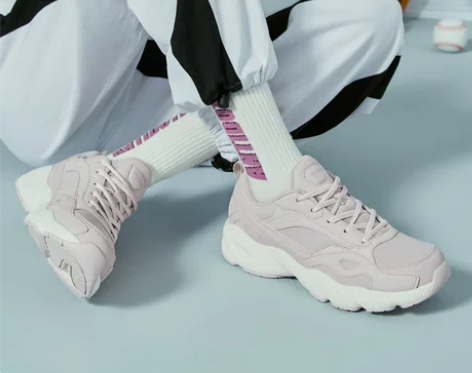 全新【狂欢价】特步女鞋白色运动鞋女士休闲鞋...