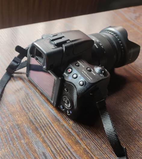 出珍藏版索尼A37，三个镜头4.5-5.6...