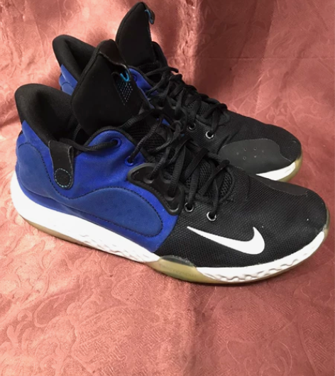 耐克运动鞋，44.5码，越南制造，七成新。...