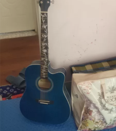 吉他，全新，买来没用过，市里面我自己送过去...