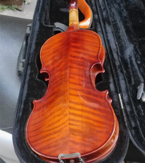欧料小提琴，没穿没裂，边面有点痕迹，47厘...