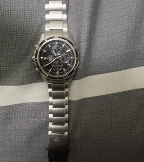 卡西欧手表，自带三年，表带断裂 感兴趣的话...