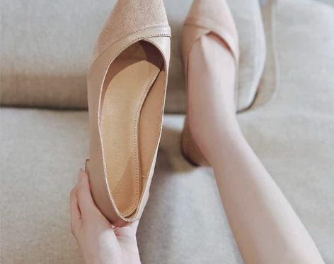 尖头单鞋女2019新款秋鞋百搭粗跟温柔晚晚...