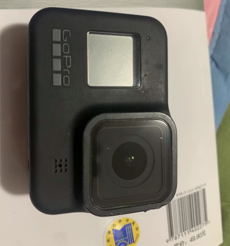 GoPro8 相机上面的伤是地上磕的，没有...