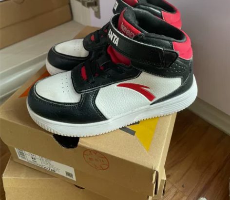 安踏黑色童鞋板鞋 专柜购买，29码，九新，...