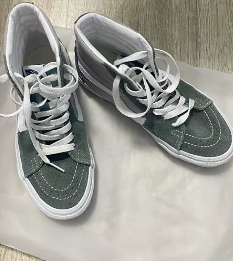 vans板鞋 板鞋偏大所以买的35码 刚刚...