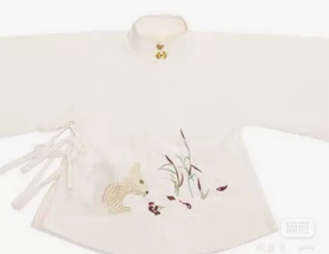 都城南庄秋风词上衣，没穿过，可议价 感兴趣...