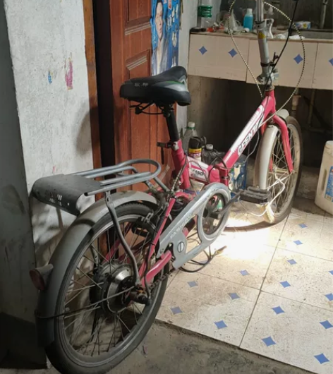 DIY改装的锂电池折叠自行车，锂电池亏空，...