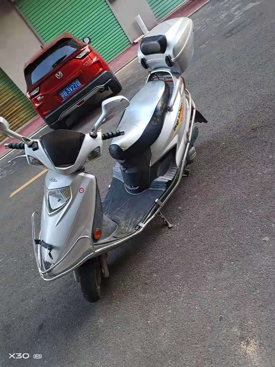 出售二手摩托车,非常好骑,低价出售,要的私聊