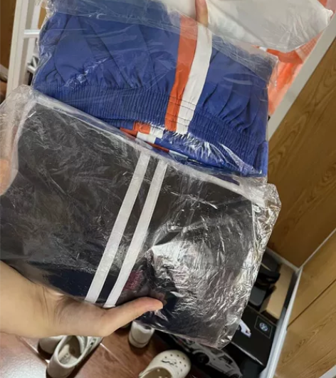广州工商学院校服套装 夏装冬装 当时买了两...