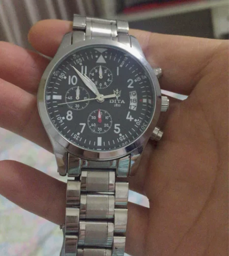 迪塔手表，有日期显示，夜光指针，计时功能。...