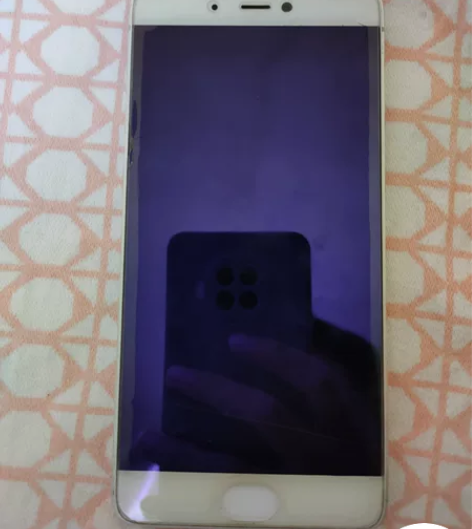 小米5s，364的，后壳没有什么痕迹就一点...