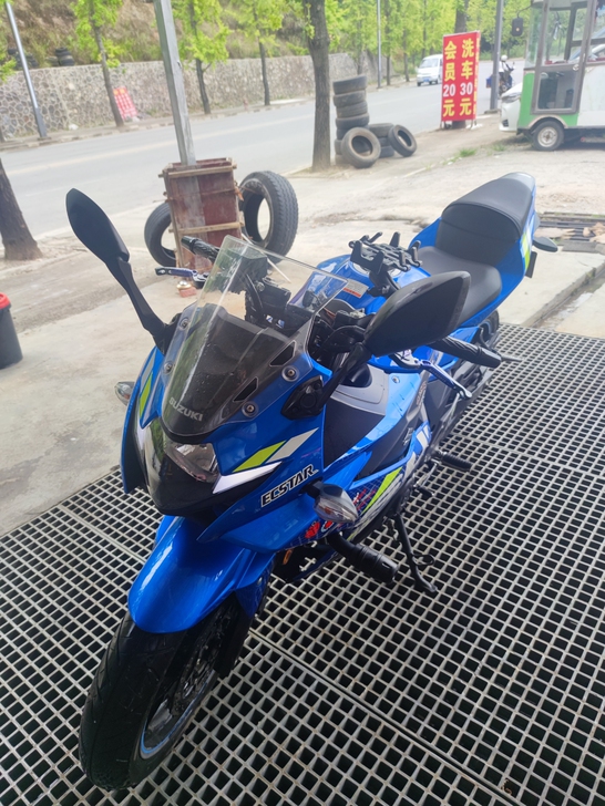 出20年6月铃木gsx250  3900公...
