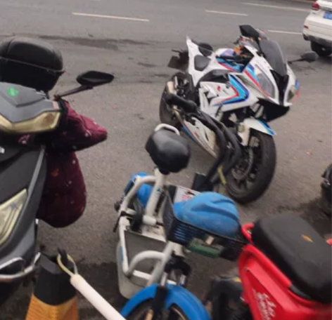 宝雕200cc摩托车朋友那里买来的，他一直...