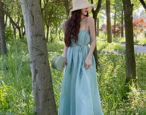 法式复古收腰露背吊带裙 如图 全新,一次未...