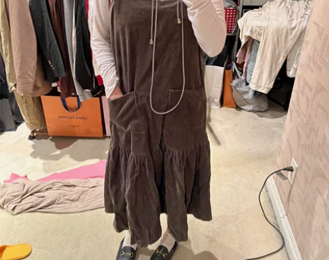 韩国灯芯绒背带裙 感兴趣的话点“我想要”和...