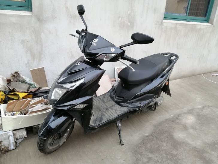 讴蒂电动车。前后液压油泵刹车，前后大刹车盘...