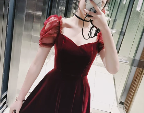 子晴红色丝绒连衣裙女春高腰荷叶边公主袖欧美...