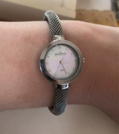 女款时装手表，2013年购于美国，没有发票...