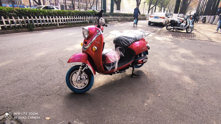 九九新踏板小龟王电动车,全新大电池