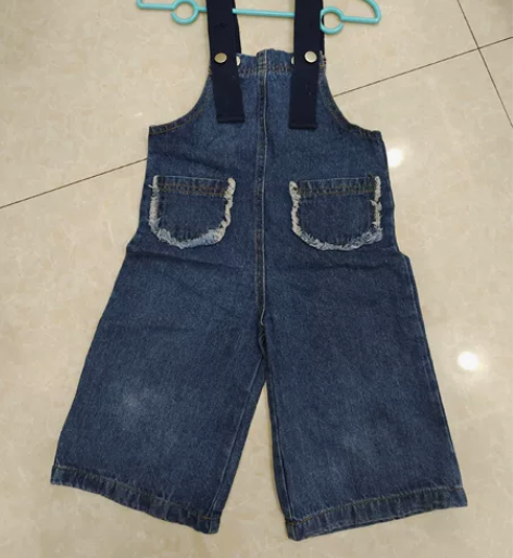 110码，穿起来非常好看，背带牛仔裤，10...