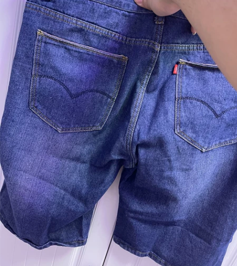 没有牌子牛仔短裤,经典牛仔蓝色,属于5分裤...