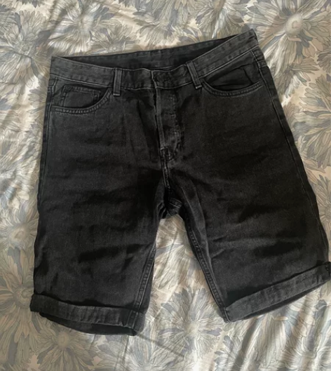 H##amp；amp；M灰色卷边牛仔短裤 ...