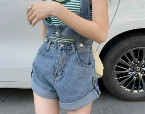 港风复古背带牛仔短裤女夏季浅色卷边高腰设计...