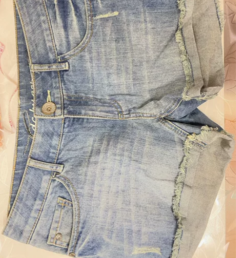 女士牛仔短裤，115左右可穿，腰围84，衣...