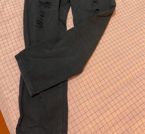 黑色七分破洞牛仔裤165码 感兴趣的话点“...